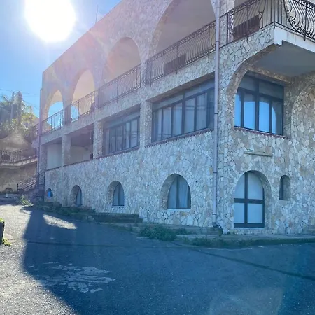 La Cueva De Mar *
